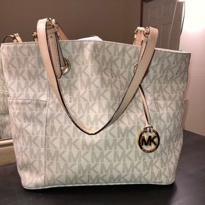 Michael kors purse